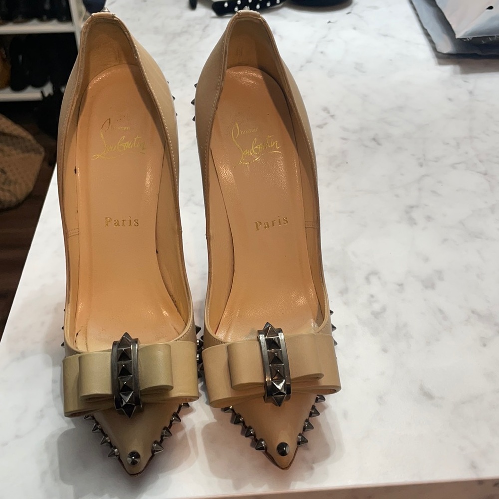 ⭐️sold⭐️ Christian Louboutin pumps